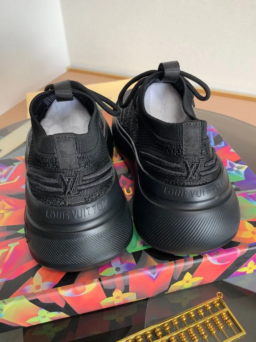 Factory price 460. LV* Louis Vuitton ~ Brand new low-top men's socks shoes 👟, made of special elastic knitted fabric consistent with the high-end original version, thickened and thickened to ensure practicality and wrinkle resistance in many seasons, and they will never deform or become loose after repeated stretching! It feels light and comfortable on your feet! Size: 38-45 (45 is custom-made and cannot be returned or exchanged)